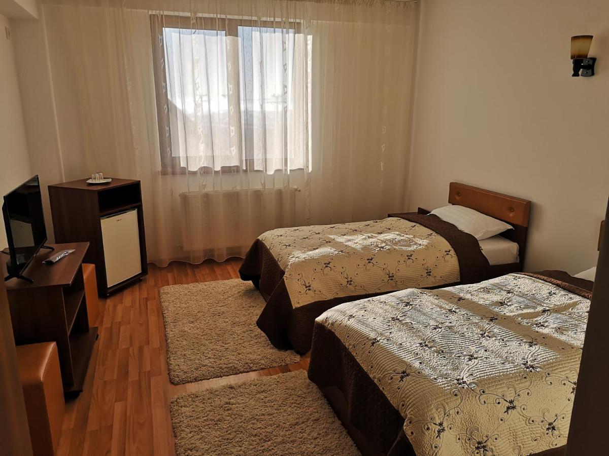 Passa Tempo Hotel Suceava Ngoại thất bức ảnh