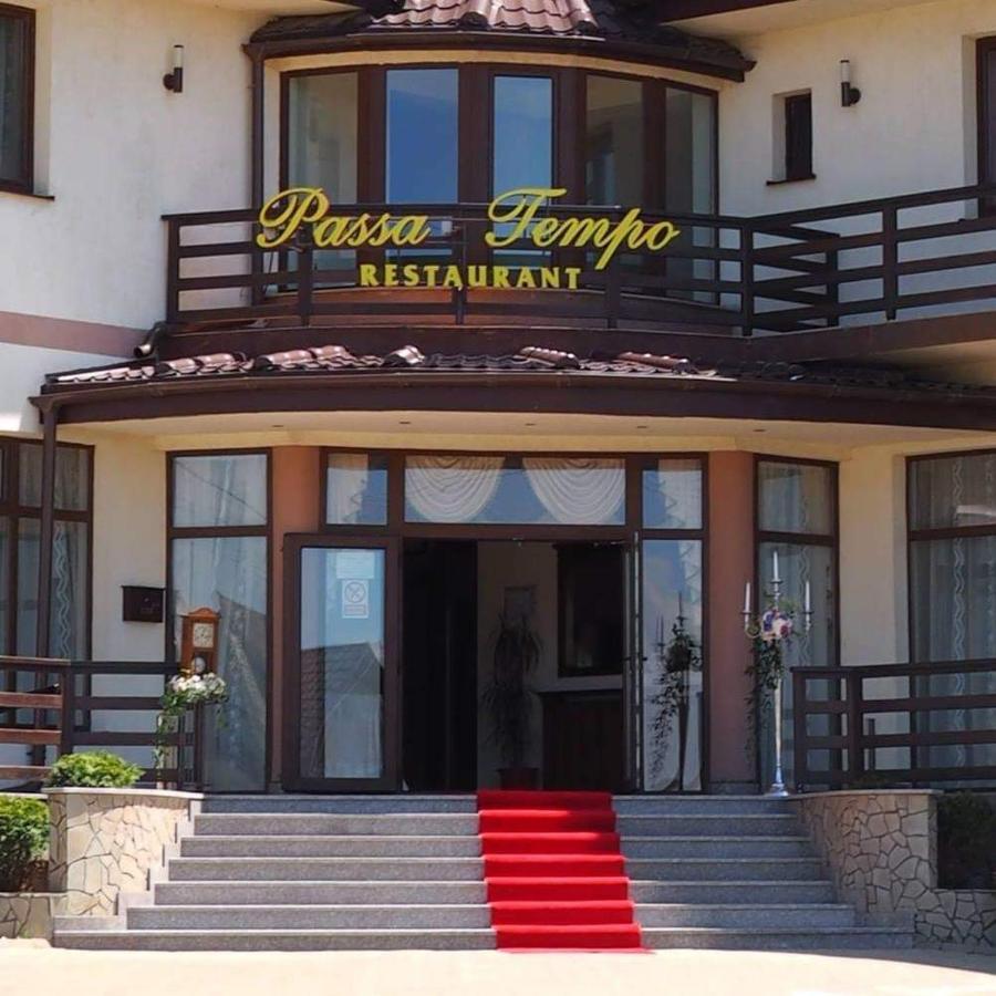 Passa Tempo Hotel Suceava Ngoại thất bức ảnh
