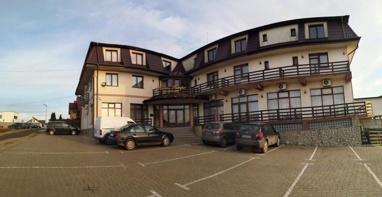 Passa Tempo Hotel Suceava Ngoại thất bức ảnh