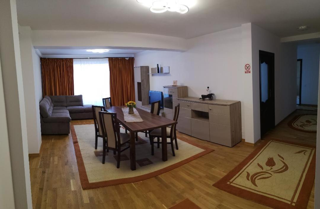 Passa Tempo Hotel Suceava Ngoại thất bức ảnh
