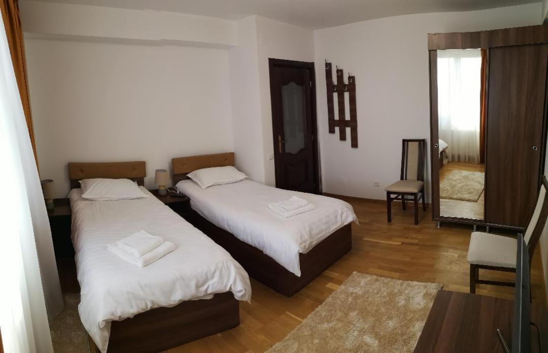 Passa Tempo Hotel Suceava Ngoại thất bức ảnh