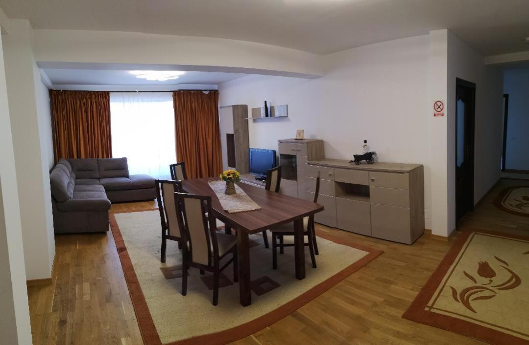 Passa Tempo Hotel Suceava Ngoại thất bức ảnh